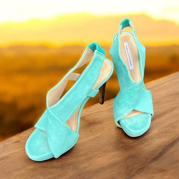 Diane von Furstenberg Turquoise Suede Stiletto Heels – Size 9M – Great Pre-Owned - Picture 1 of 7